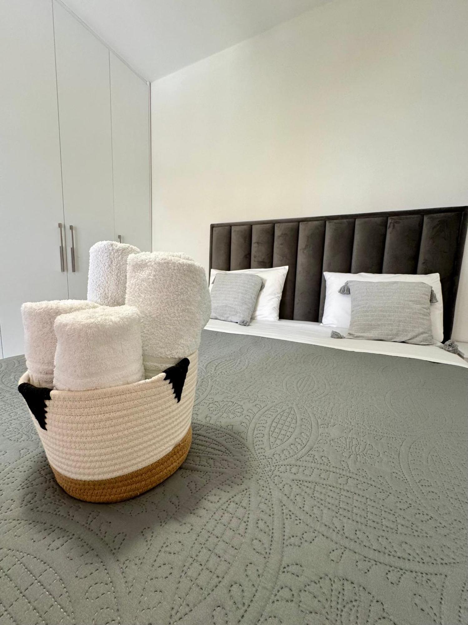 Belaire Luxury Apartment סרנדה מראה חיצוני תמונה